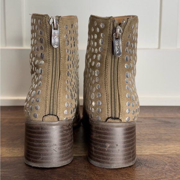 Mackin J Women's Silver Studded Taupe Brown Heeled Ankle Boots Size 8 CT - Picture 5 of 8